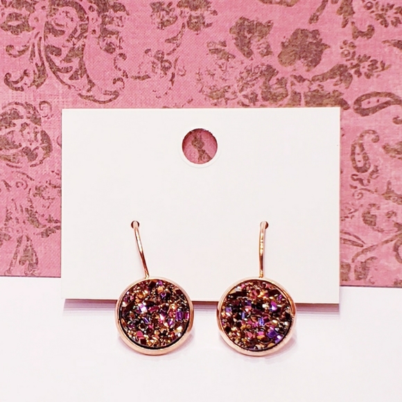 Earrings - Picture 1 of 2